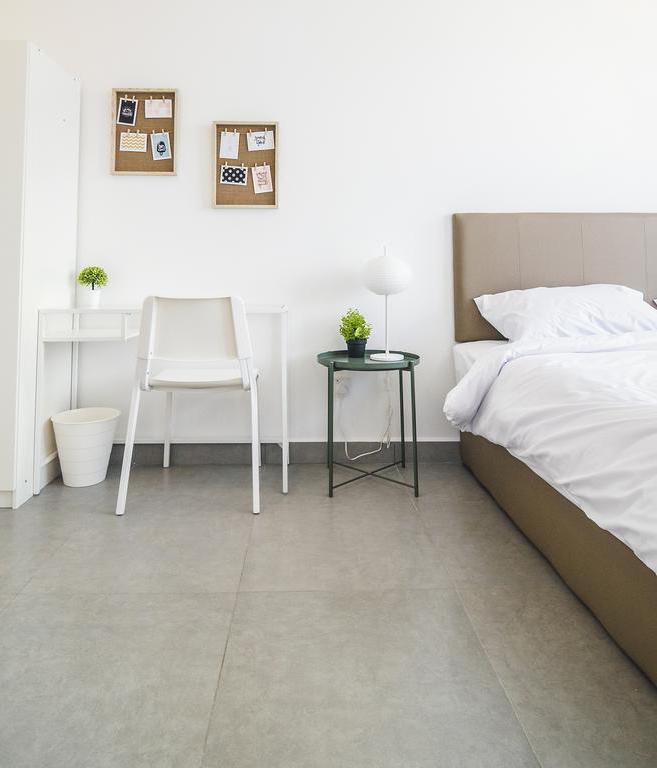 grainy-bedroom-floor